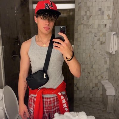 Young Vers Frat Boy - I’ve been told my OF is apparently pretty hot 🔥 😏 Gemini ♊️ https://t.co/8FEn68abnH ⚡️18+ Only (Backup X: @alexmeetsmyers)