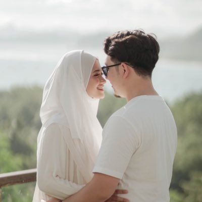 AmeerApis's profile picture. Do people still read bio anyway?