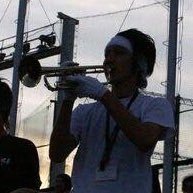 LjDgidJEAFxE5Cv's profile picture. 爪チャンネルの爪です(≧∀≦) 過去のプロ野球の応援歌をトランペットとドラムを使用して動画配信してます(*'▽'*) 元ドラゴンズの応援団です😎