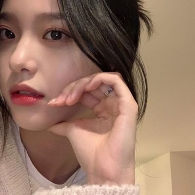 cheezvv's profile picture. so just talk slow.