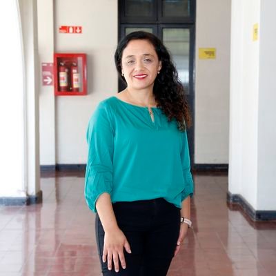 PhD en Politicas Públicas. Profesora asistente en Centro de Investigación en Sociedad y Salud,  Universidad Mayor.