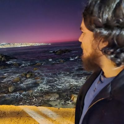 Physics PhD student. Black holes and quantum gravity.