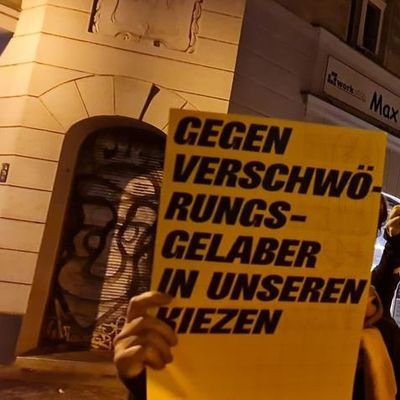 Sieh, dass du Mensch bleibst. Und das heißt, fest und klar und heiter sein, ja heiter, trotz alledem. (Rosa Luxemburg)
@keinie.bsky.social