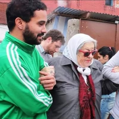 Padre de Camila, Ariana y Violeta
Peronista
Hijo de @madresdeplazademayo
Vendo en @elstickerlodice
Derecho en la Universidad Madres
Bielsista
Parque Patricios