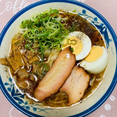 ラーメンが好きなだけ 白猫に癒されるながら生きています