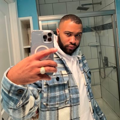 #UMESalum 👨🏽🎓 |snapchat deraj_4 ♈️ | 27 |