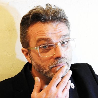 Author of 'Murrenmaw'.
Co-author with Laura Dodd (@eloquent_puffin) of 'Brutal Moon'.
Occasional illustrator / photographer.
Rakish and debonair man-about-town.