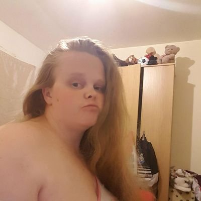 AmyJohn76075571's profile picture. Loving life to the full