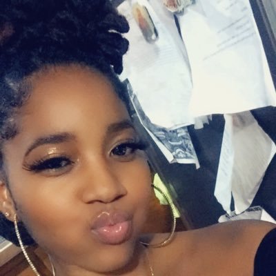 Islandgal🌞🌴 sc;shidababee. Life doesn’t allow you to be weak🥀.