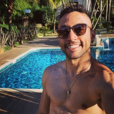 Meu nome é Rodrigo Alvares, sou desenvolvedor sênior de aplicativos Android, dou aula de fitdance e adoro games. A gameplay nem sempre será da maior qualidade m