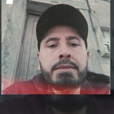 jtveliz's profile picture. "Podrás perder mil batallas, pero solamente al perder la risa habrás conocido la auténtica derrota" - Ho Chi Minh