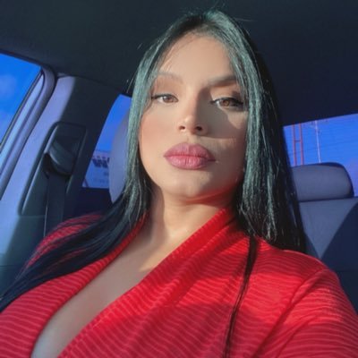 Venezolana🇻🇪. Ingeniero en Sistemas👩🏻💻. Cosmiatra 🧖🏻♀️💉