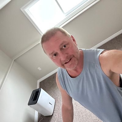 PloegDave's profile picture. enjoys all season cold or hot.