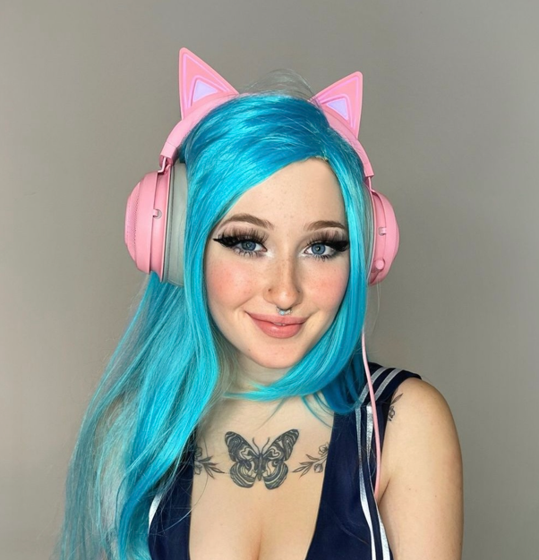 19 💕cosplay 🧸 gamer 🎮 let’s b besties⤵️ ✨
follow my main acc : @egirlgen