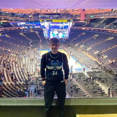 matt_bucks's profile picture. Manchester United ⚽️ Milwaukee Bucks