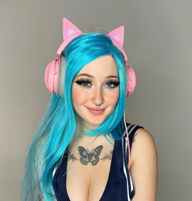 anime gamer trans girl 🏳️‍⚧️
follow my main account : @missy_ts