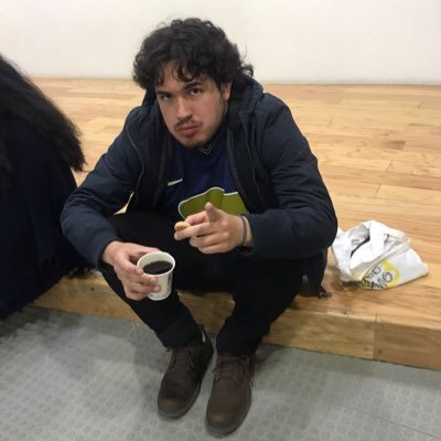 TheStoogeSebas's profile picture. cuando sea mayor, me acostaré con la Reina | hincha del cine y los Pumas | hablo de pelis de terror en @RojoShocking | Ken Loach se me apareció en un sueño ☭