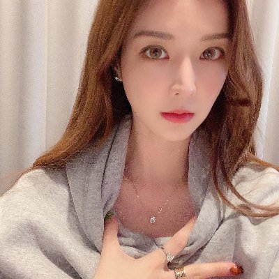 I am very lively and cheerful, I hope to make more friends here, and at the same time I can learn more knowledge here