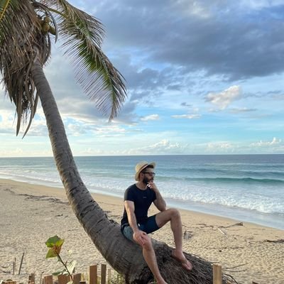 Living the island life as a macro trader on the beaches of Puerto Rico. Past life: engineering at Google and Facebook.