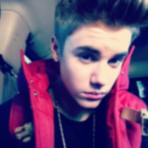 Just a random belieber girl. Never on, but I'll follow you back when i sign on :*