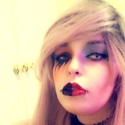 Undead_Lover69's profile picture. pan
poly
no drama
goth
cosplayer
artist