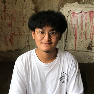Suka jalan-jalan kalo ada uang, kalo engga mah ya jalan aja