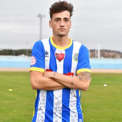 Ex jugador de Osasuna(DH y filial, Izarra 2aB, Numancia , Racing Rioja 2aB, Arandina y St Josephs. Actual jugador del Penya Encarnada de 1A división de Andorra.