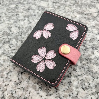 ハンドクラフター レザークラフトとレーザーの融合!! ・アクリル・MDF材を使用した道具・小物制作。・無いものは作ってしまえ(^^)b ・コンセプトは「シンプルはずっと可愛い!」 ・制作のご相談・ご依頼、業販等はDMまたは、sakurafuto@outlook.jpまで。#レザークラフト #オーダー #めだか