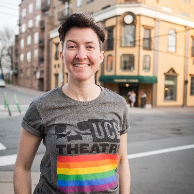 Co-host @LOLURGayPod, stand-up comedian, and @notladiesonly organizer. she/her