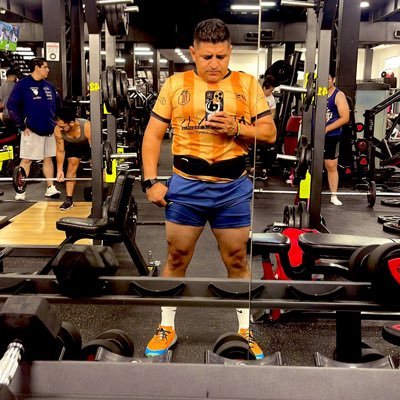 La vida te enseña a ser fuerte.... aunq te arrastres por dolor