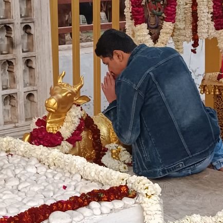 abhishek_j2001's profile picture. वसुधैव कुटुम्बकम्🚩
    
अहिंसा परमो धर्मः धर्म हिंसा तथैव च:

राष्ट्रधर्म सर्वोपरि

believe in karma