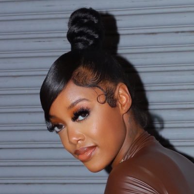 TheeJMcGhee's profile picture. Business woman