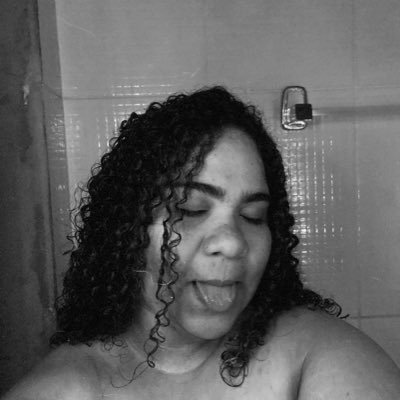 delete the old version of me, I’m not her anymore. ♒️🌊 24yo • DUM VIVIMUS, VIVAMUS. to sempre bebada de livro. ENFERMEIRA EM FORMAÇÃO