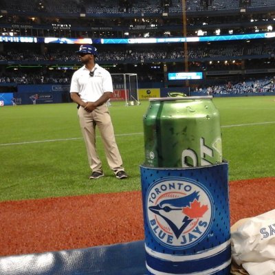 Danger! Lottsa MLB NFL tweets ahead. BlueJays have my heart. Will bandwagon for beer. Icon disclaimer: Imma Gurl