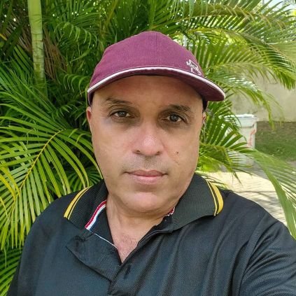 {Fluminense, Ferrari e Commanders}
Sou especialista em comentar tudo sem saber de nada. Me siga para que nada de útil seja acrescentado na sua vida.