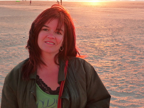 Natasjavdeng's profile picture. Beeldend Kunstenaar in Steen / Brons.   Mens - sport - dans - dier - portret - abstract