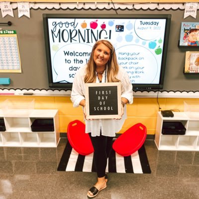 Hey_MrsHowle's profile picture. ✌🏼 Grade Chaos Coordinator