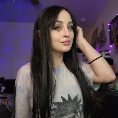 Twitch streamer// college student// addicted to taco bell// PC gamer
...Just a little witch having alot of fun✨️