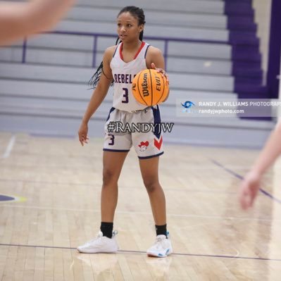 HF||’23|| 5’6” ||point guard & middle blocker||