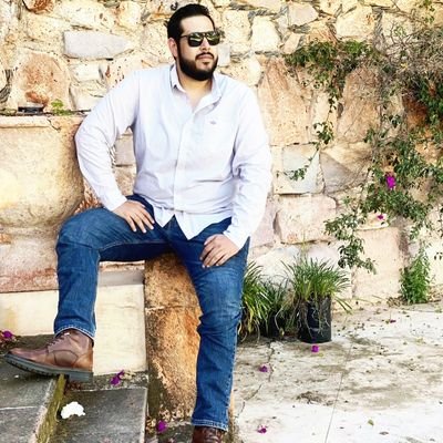 Fanboy de la SF, western, del grimdark, y a veces de algún opiáceo.
Venero al Alcaudón El Señor del Dolor.