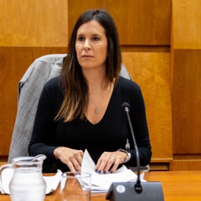 Directora General de Deportes del Gobierno de Aragón. Exjugadora profesional y eterna amante del 🏀
