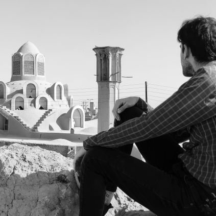 دلتنگ روزهایی بشوی که ندیدهای
وبه جنون کشیده شوی از حسرت آن