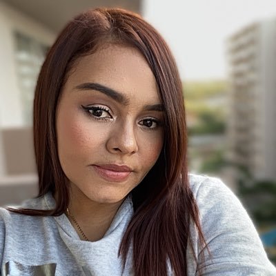Diseñadora apasionada, amante de la vida,positiva,creativa, emprendedora y sobretodo agradecida con Dios y la vida...
