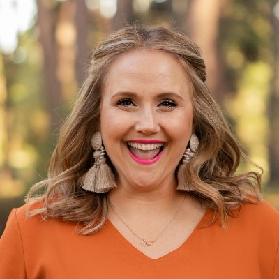 Helping YOU 💗 God, others & yourself
Author, Speaker, & Life Coach
🎙Podcaster: Hearers & Doers
📖 Join Online Women's Bible Study
👩❤️👨 Chris + #GirlMom x3