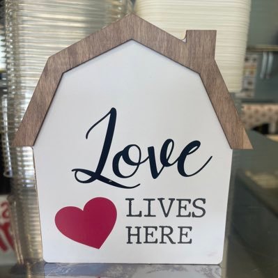 HopeandThrive's profile picture. Voting is a civil responsibility and a civil right of all Americans. #BlackLivesMatter 🌈🌊🌊🌊🕯#ResistanceIsNeccessary #EndRacism #LoveYourNeighbor