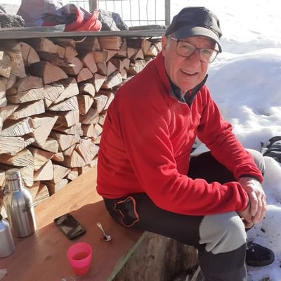 reagiert
allergisch auf
Schwurbler, Sektierer, Faschisten.
Familienvater, Handwerker, bin Rechtshänder, aber Linksdenker