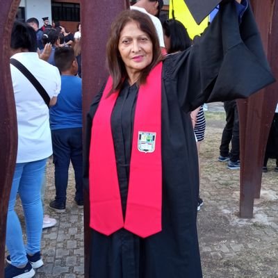 Ser yo misma, ser original y compartir con mis semejantes amo la música soy muy espontanea realista sincera amo la vida. y sobre todas las cosas creo en Dios.