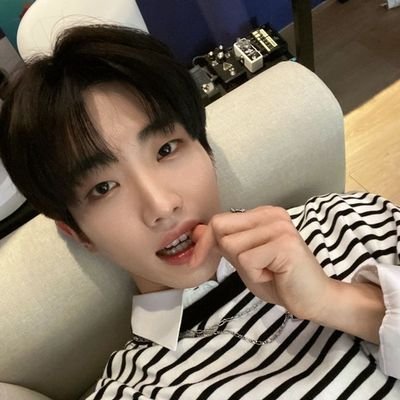 ╰┈➤ she/her▪︎eng▪︎ multi▪︎ black▪︎ ISFJ▪︎ is in love with #단 and #무진 ✮ (fan acc)