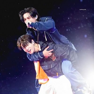she/her 💁🏽♀️• mom & wife • avid au reader•’84 •🔞• Proud Taekooker🐰🐯• I use my main to like and this acct to quote aus 😜