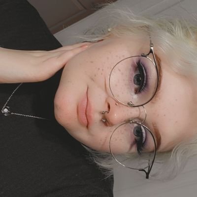 22 | she/her || Cancer || 
Astrology bitch who's kinda dumb but in a ✨️hot✨️way
